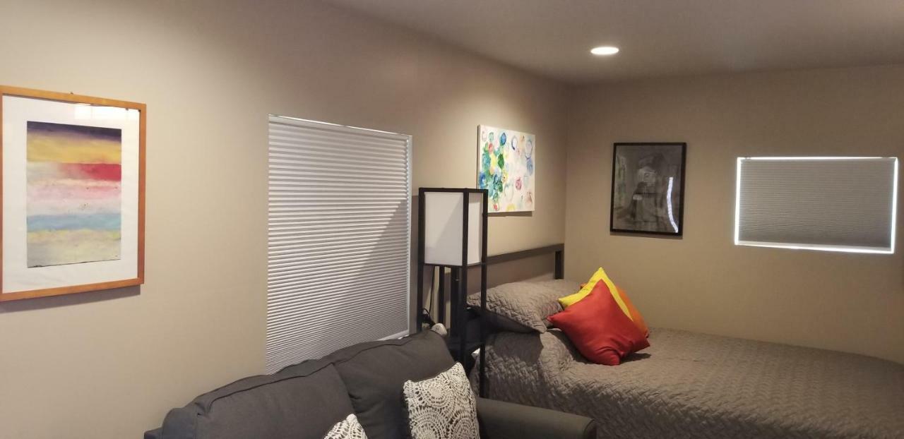 Best Little Guesthouse In Melrose! New Listing! Phoenix Luaran gambar